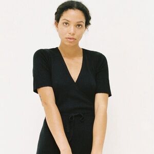 Ribbed v-neck wool wrap sweater by Lonely label size S